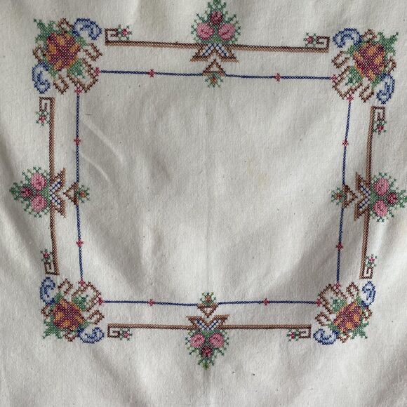 Hand Embroidered Cross Stitch Floral Tablecloth Square Table Topper 31 x 33.5 - Picture 2 of 4
